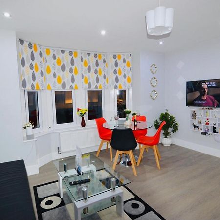 Executive Central Self Contained Flat By Cozynest Reading Exterior photo